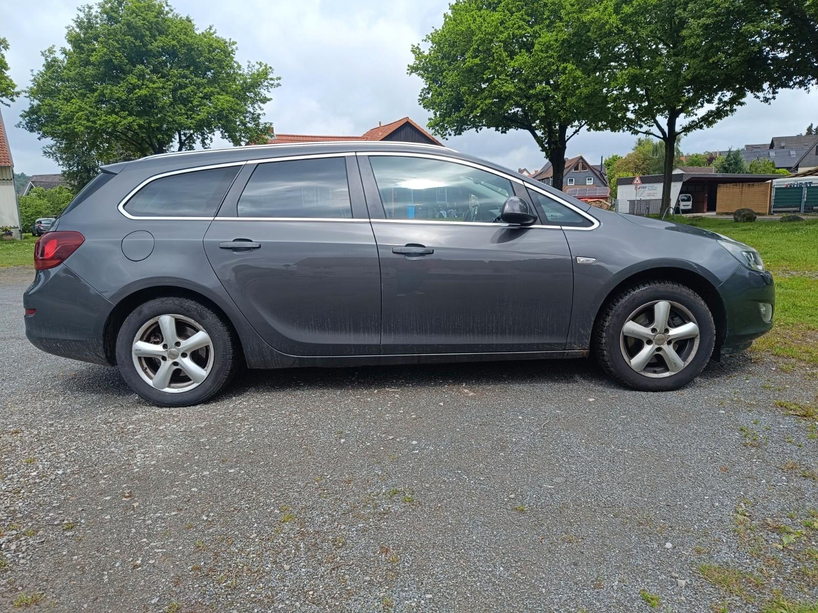 Opel Astra 2012 — engine 1.956 cm³, 165 HP (121kW)