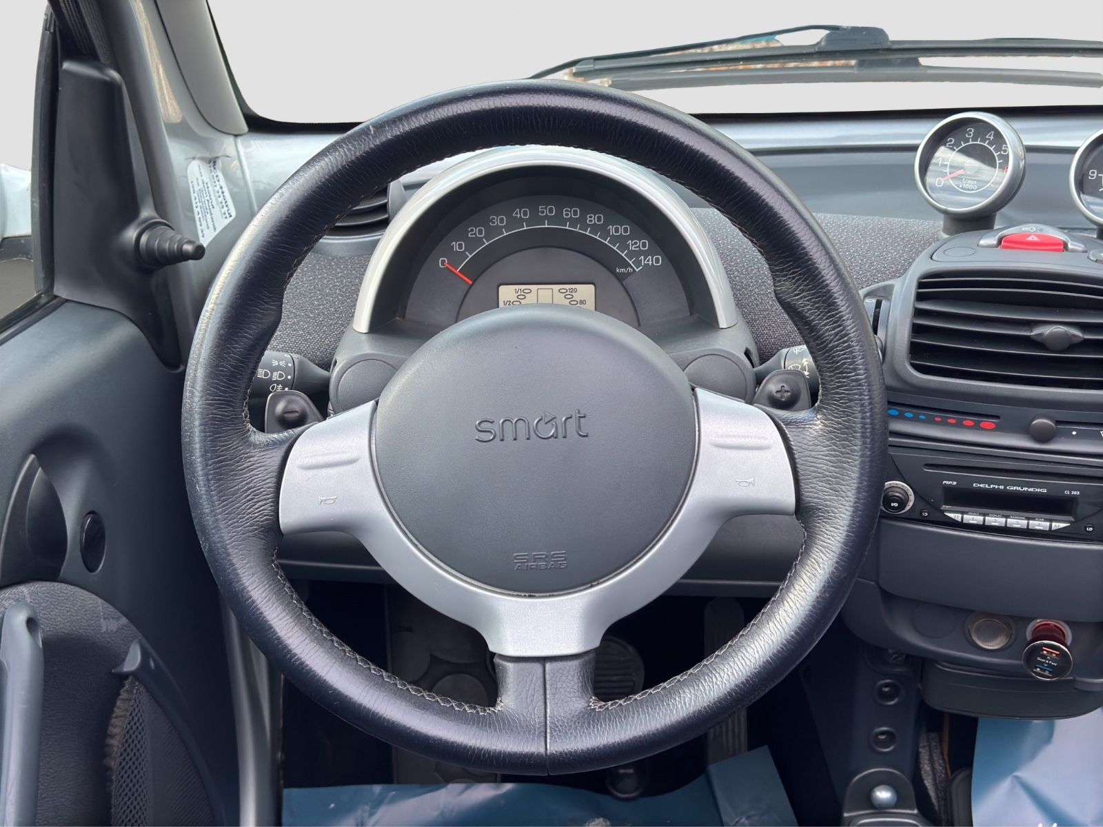 Fahrzeugabbildung Smart ForTwo cabrio Basis/Klimaanlage/Radio/TÜV