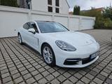 Porsche Panamera 4 E-Hybrid - Porsche Panamera aus 2018 mit Hybrid-Antrieb