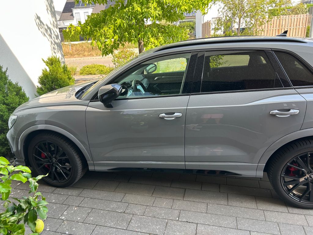 Image of Audi RSQ3
