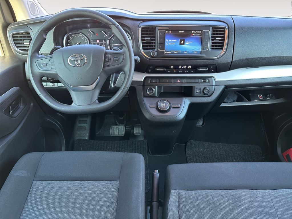 Fahrzeugabbildung Toyota Proace 2,0-l-D-4D L2 (8-Si.) Autm. Verso Shuttle
