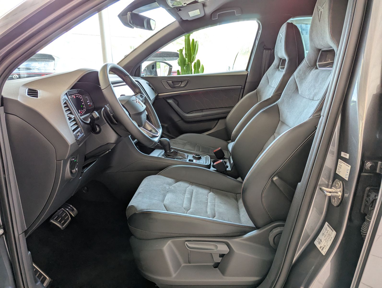 Fahrzeugabbildung CUPRA Ateca 1.5 TSI DSG Business-Plus AHK-Vorb. 19"