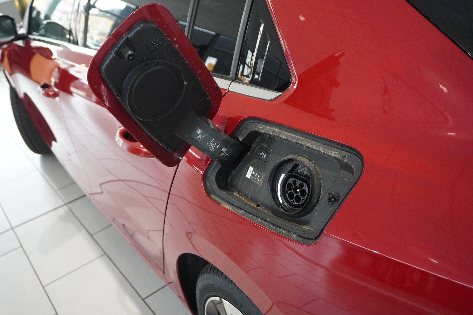 Fahrzeugabbildung Opel Astra L Lim. 1.6 HYBRID ELEGANCE NAVI/LED/KAMERA