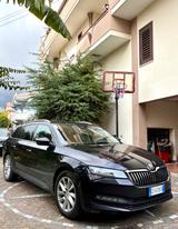 Skoda Superb 2.0 TDI EVO 200 CV SCR DSG Wagon St - Skoda Superb mit Halbautomatikschaltung