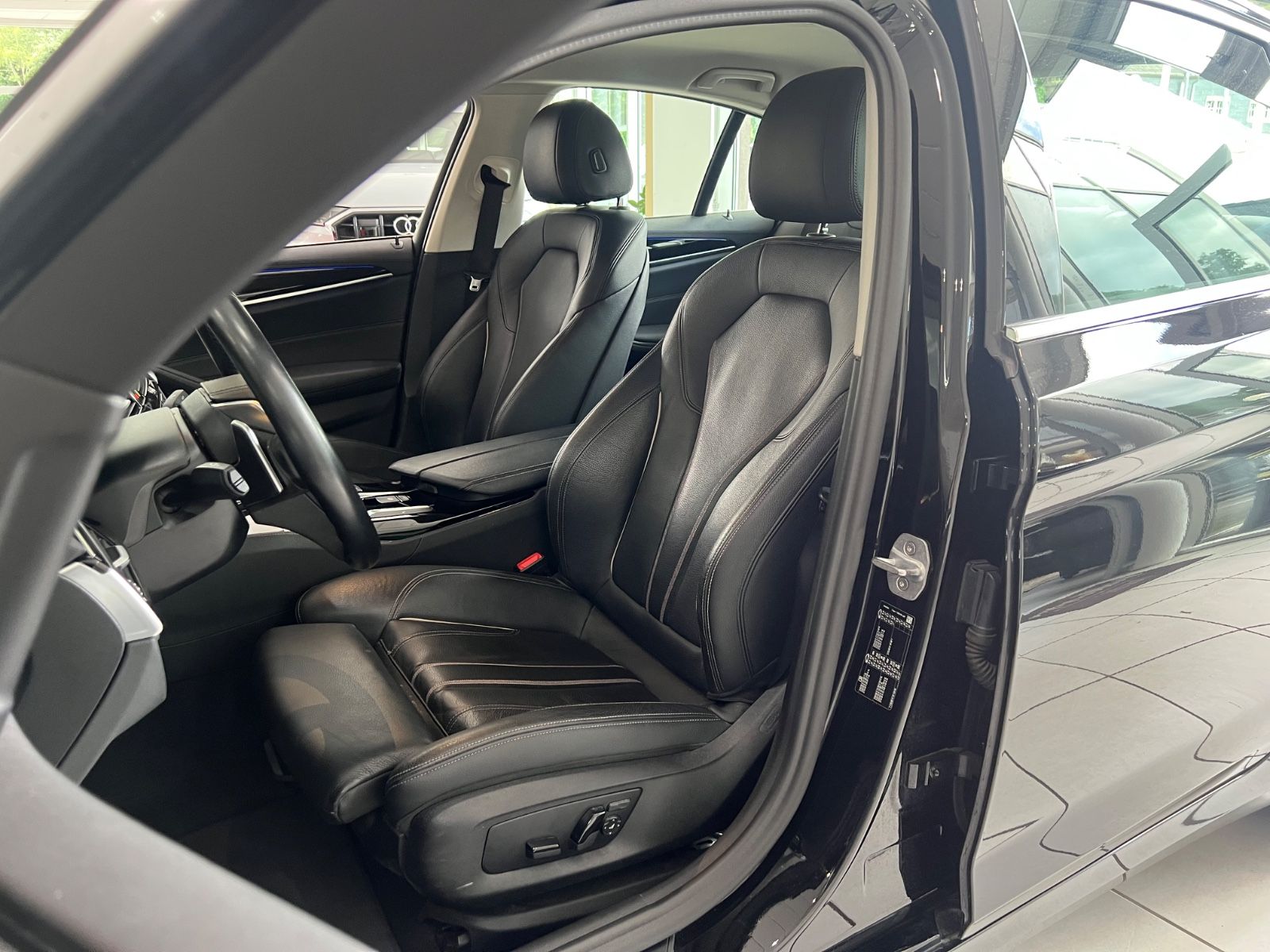 Fahrzeugabbildung BMW 520 d Lim. Luxury Line