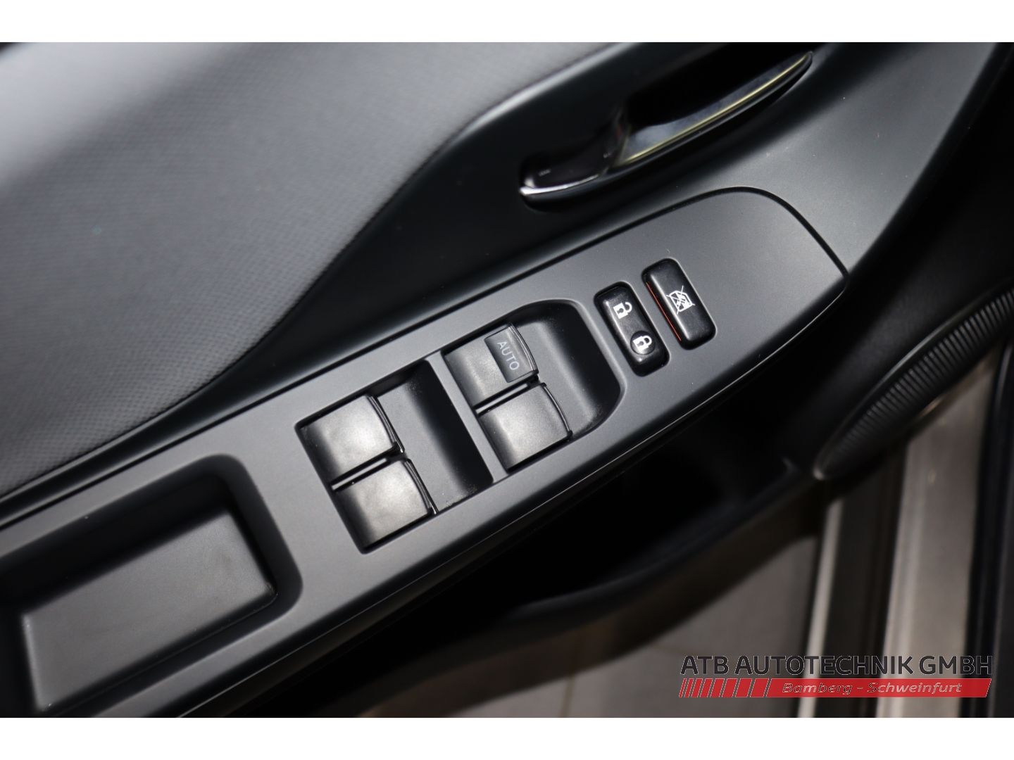 Fahrzeugabbildung Toyota Yaris Edition-S Hybrid 1.5l VVT-i SHZ 2-Zonen-Kl