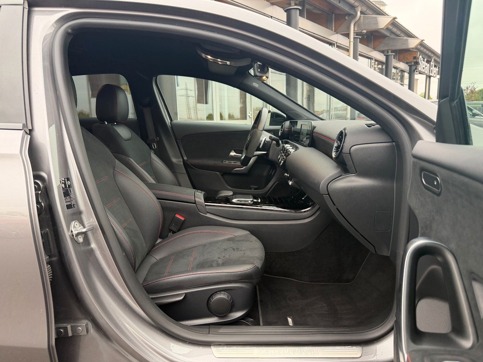 Fahrzeugabbildung Mercedes-Benz A 220d 4MATIC AMG+Night+LED+DAB+Carplay+19"