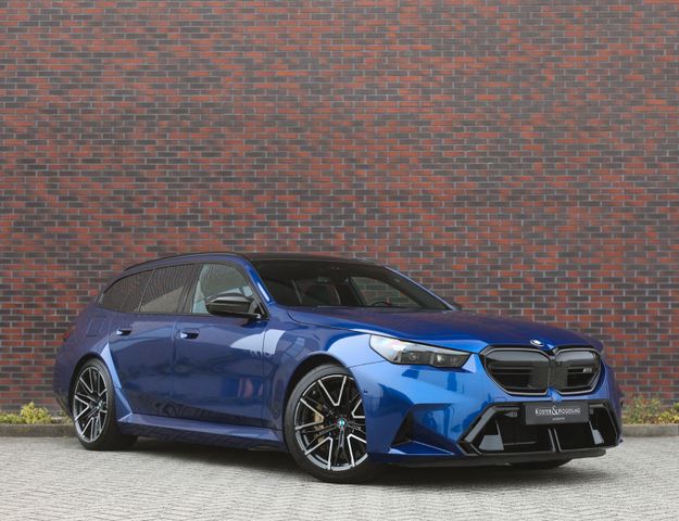 BMW M5 Touring | Marina Bay Blue – M Driver – AHK