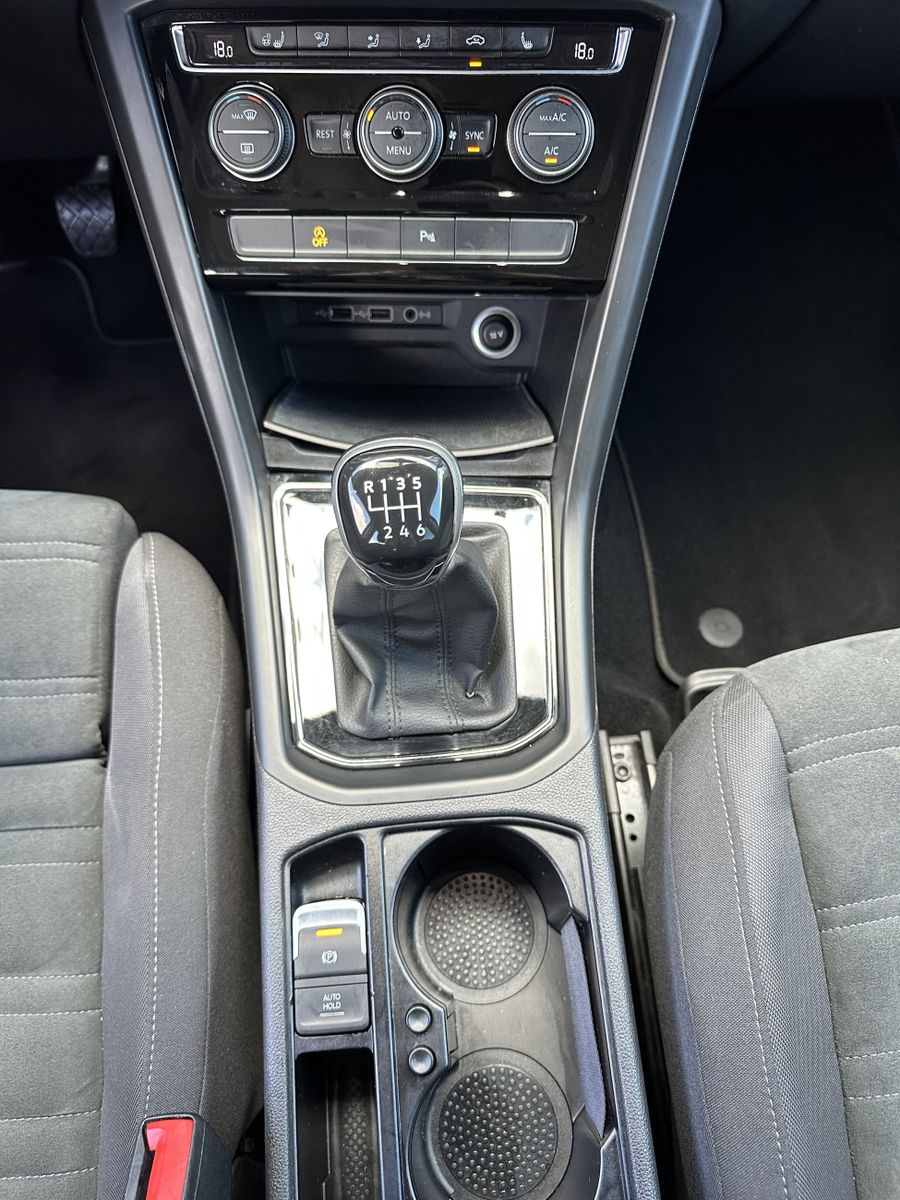 Fahrzeugabbildung Volkswagen Touran 2.0 TDI Highline NAV+LED+ACC+FAMILY-PAKET