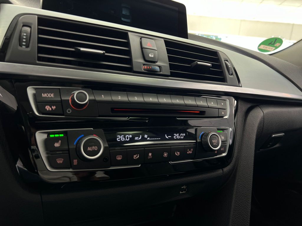 BMW 320 d Sport-Line Schiebedach*HUD*LED*NAVI*PDC*