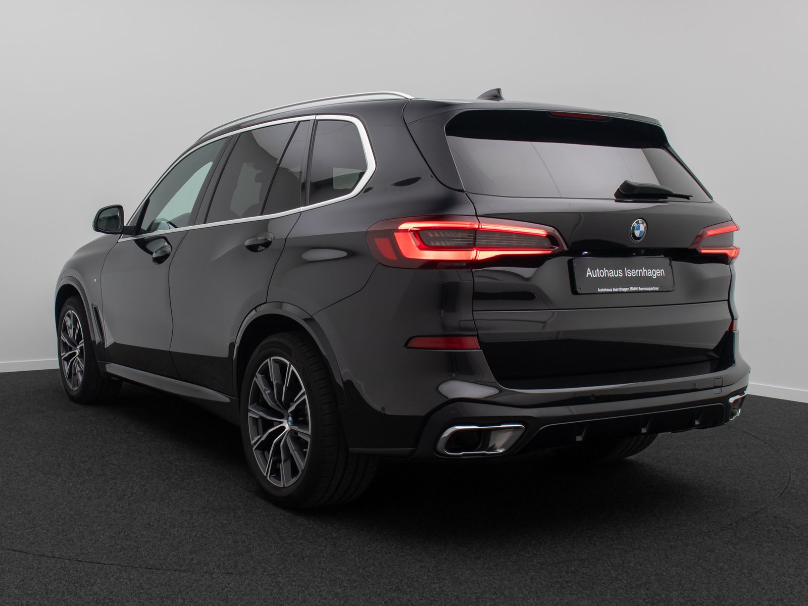 Fahrzeugabbildung BMW X5 xD30d M Sport Panorama 360°HUD DAB HiFi AHK