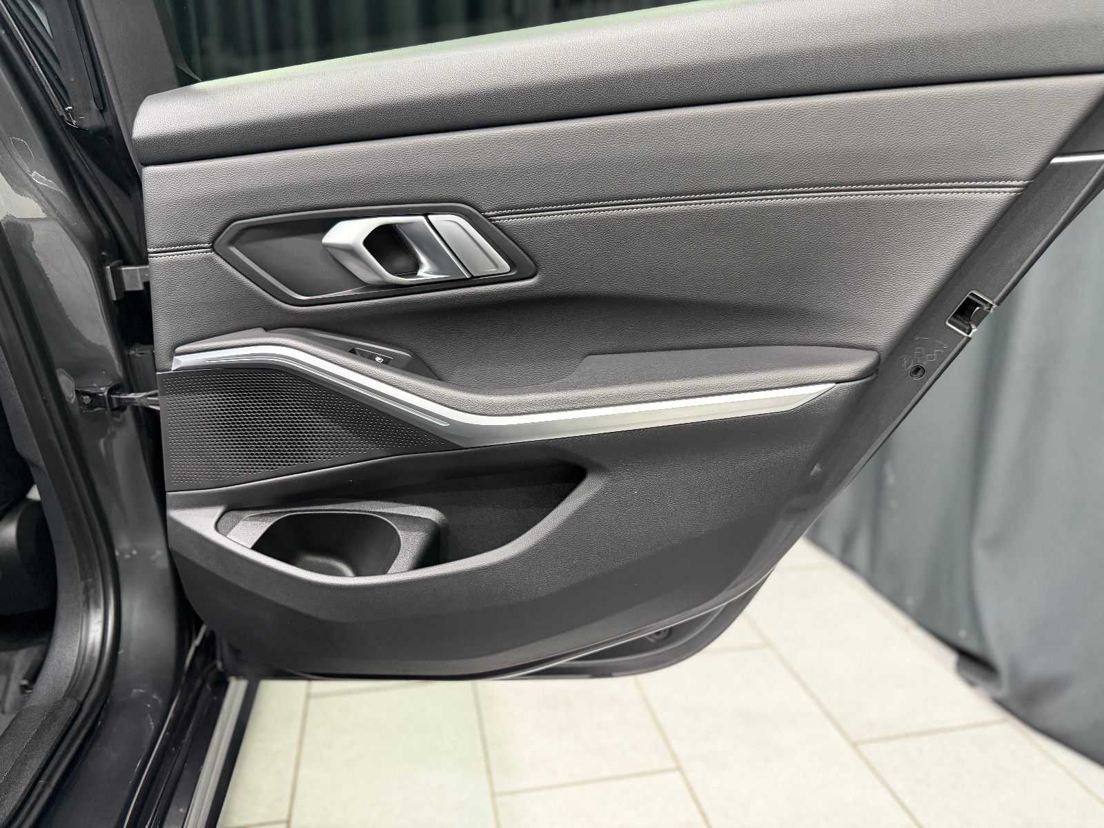 Fahrzeugabbildung BMW 320d Touring xDrive M Sport|HIFI|HuD|LEDER|KAMER