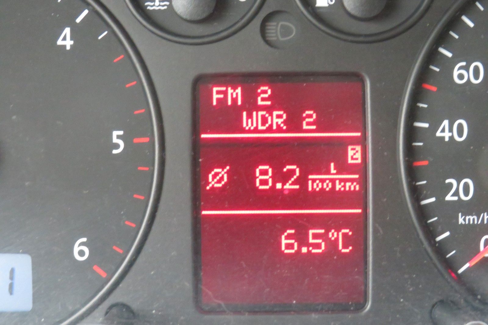 Fahrzeugabbildung Volkswagen T5 California 1.H SCHECKHEFT MOTOR TEILÜBERHOHLT