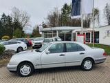 Mercedes-Benz E240 * 1-Hand-Rentner* Automatik *1A* Liebhaber - gebrauchte Mercedes-Benz E 240 aus dem Jahr 1999
