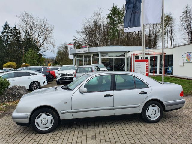 Mercedes-Benz E240 * 1-Hand-Rentner* Automatik *1A