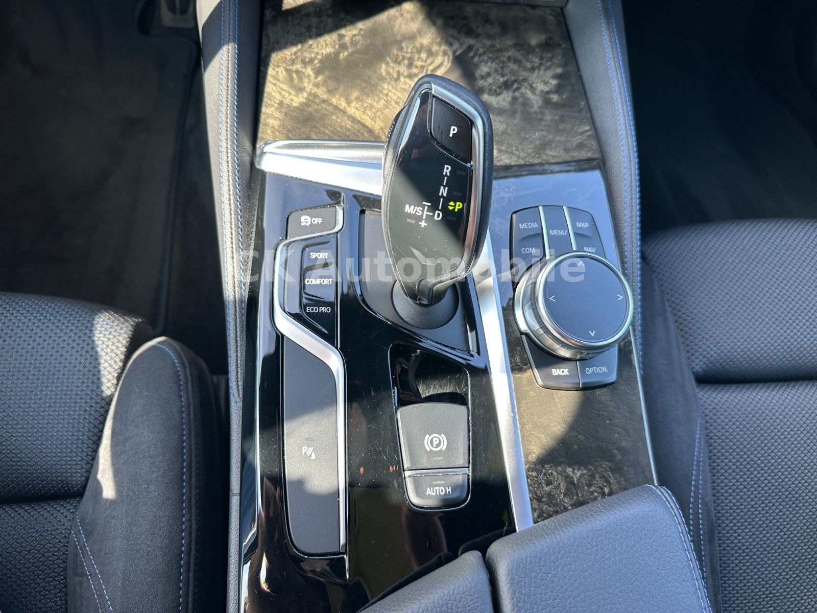 Fahrzeugabbildung BMW 520d xDrive Lim. M-Sport/Navi/Head-Up/LED