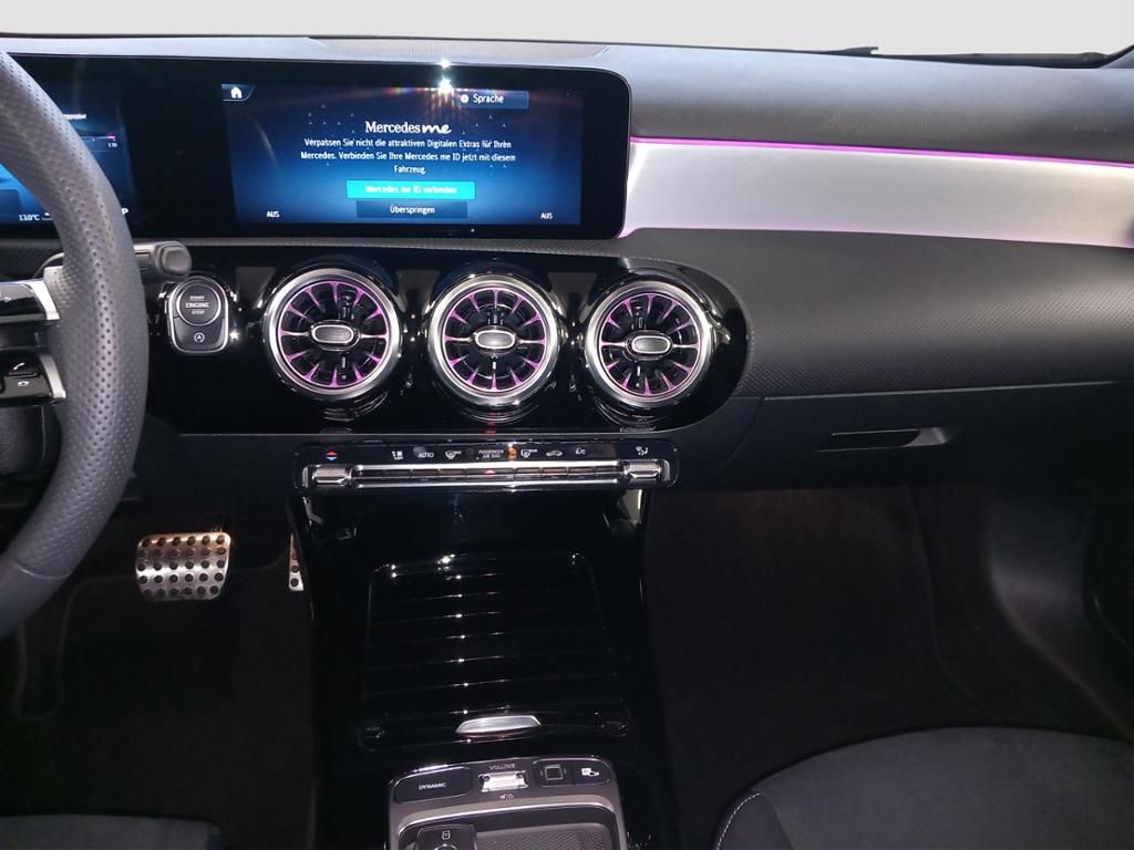 Fahrzeugabbildung Mercedes-Benz A 180 Kompaktlimousine AMG Line*Night Paket*LED