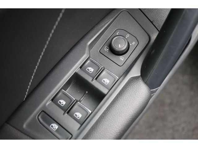 Fahrzeugabbildung Volkswagen Tiguan Highline R-Line ACC 4Motion Kamera 19