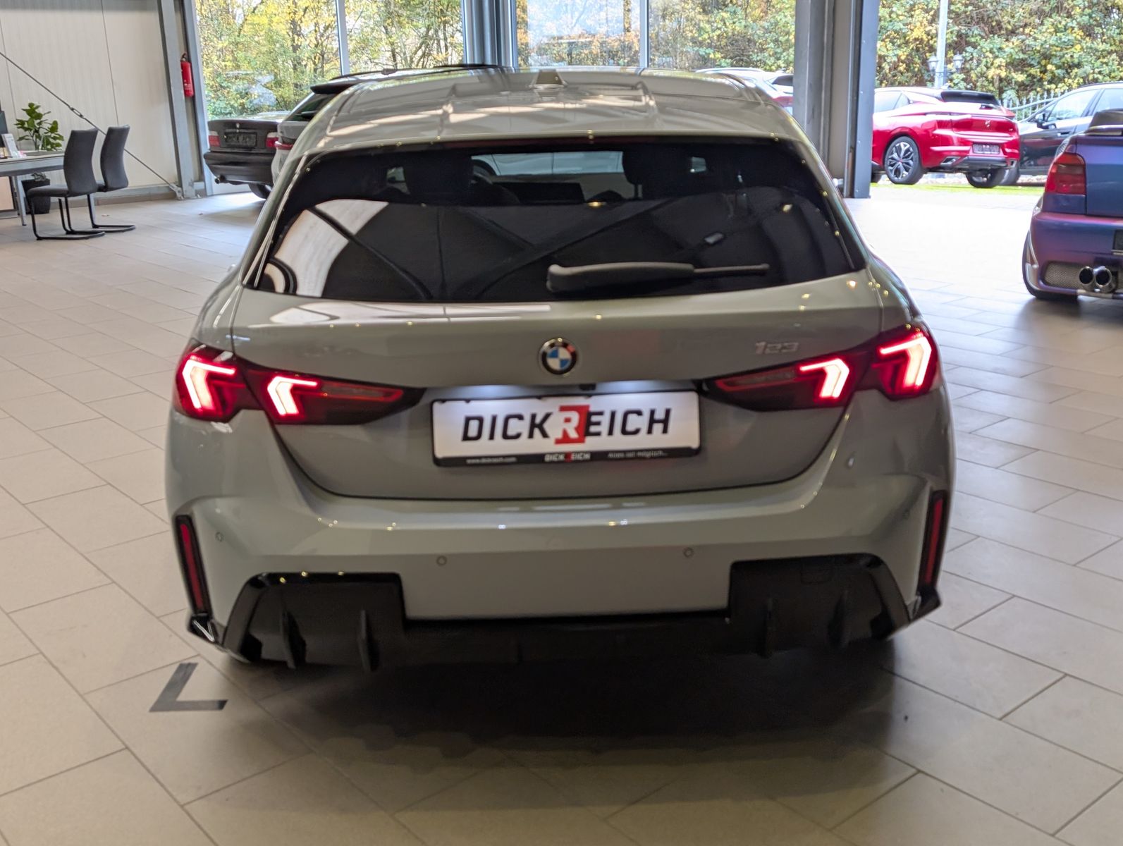 Fahrzeugabbildung BMW 123 i xDrive M-Sport Massag H/K Kamera Pano AHK