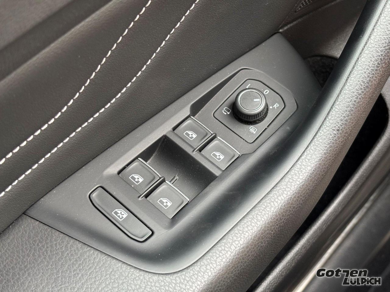 Fahrzeugabbildung Volkswagen Passat Variant Alltrack 4Motion Rear View AHK
