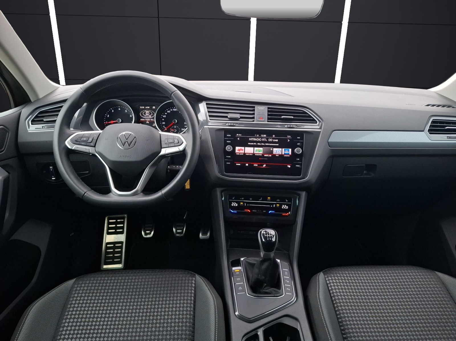 Fahrzeugabbildung Volkswagen Tiguan TSI Active LED Navi ACC RFK SH 18"