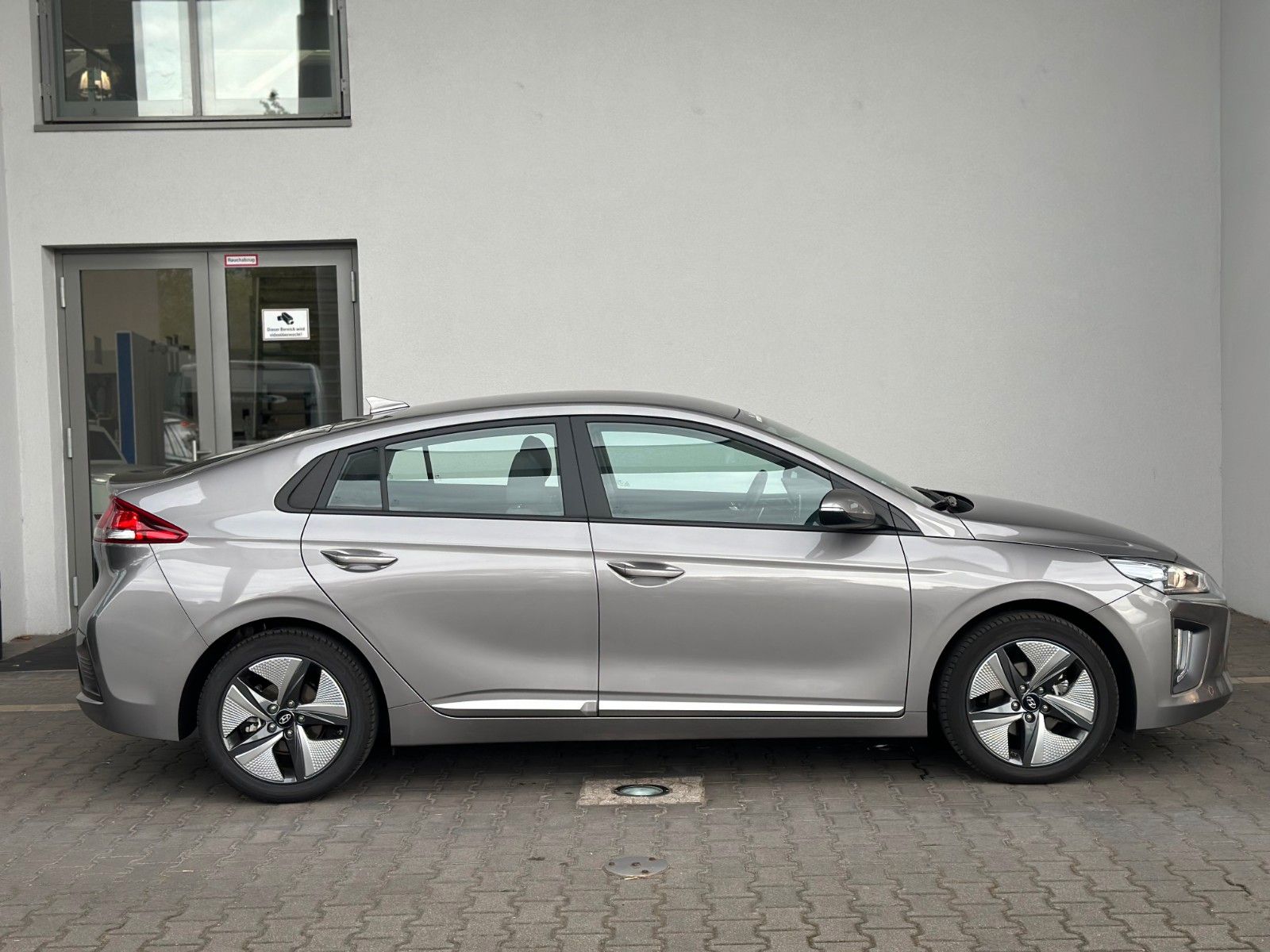 Fahrzeugabbildung Hyundai IONIQ Trend HEV 1.6l 105PS Carplay/Kamera!