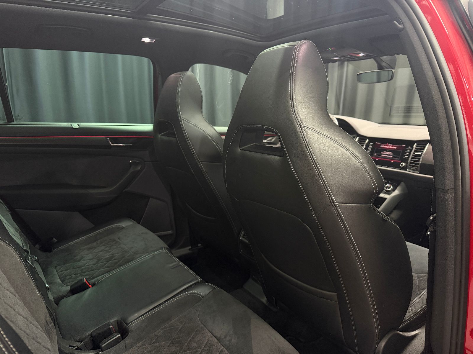 Fahrzeugabbildung SKODA Kodiaq Ambition 4x4|7-SITZER|CANTON|PANO|AHK