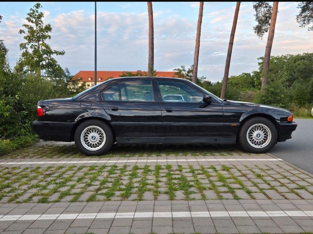 BMW 728