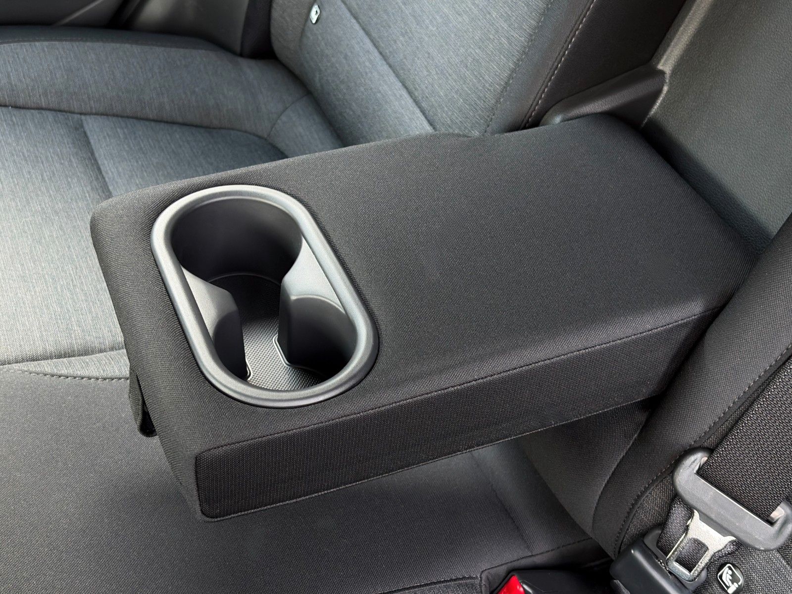 Fahrzeugabbildung Hyundai KONA E Select SHZ LHZ LKA LFA ACC Navi CarPlay