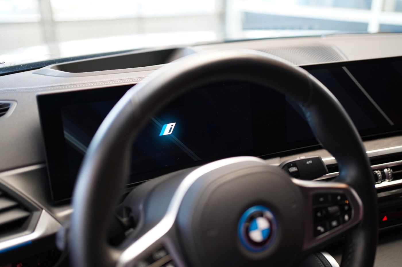 Fahrzeugabbildung BMW i4 eDrive40 GC M-Sport +ParkingAssistent+Komfort