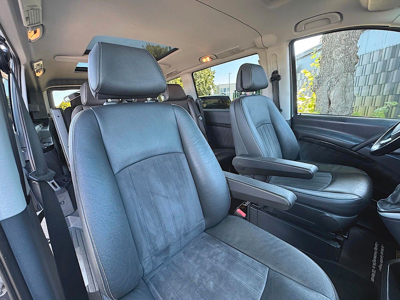 Fahrzeugabbildung Mercedes-Benz Viano 3.0 CDI Avantgarde Edition 125 lang *Pano*