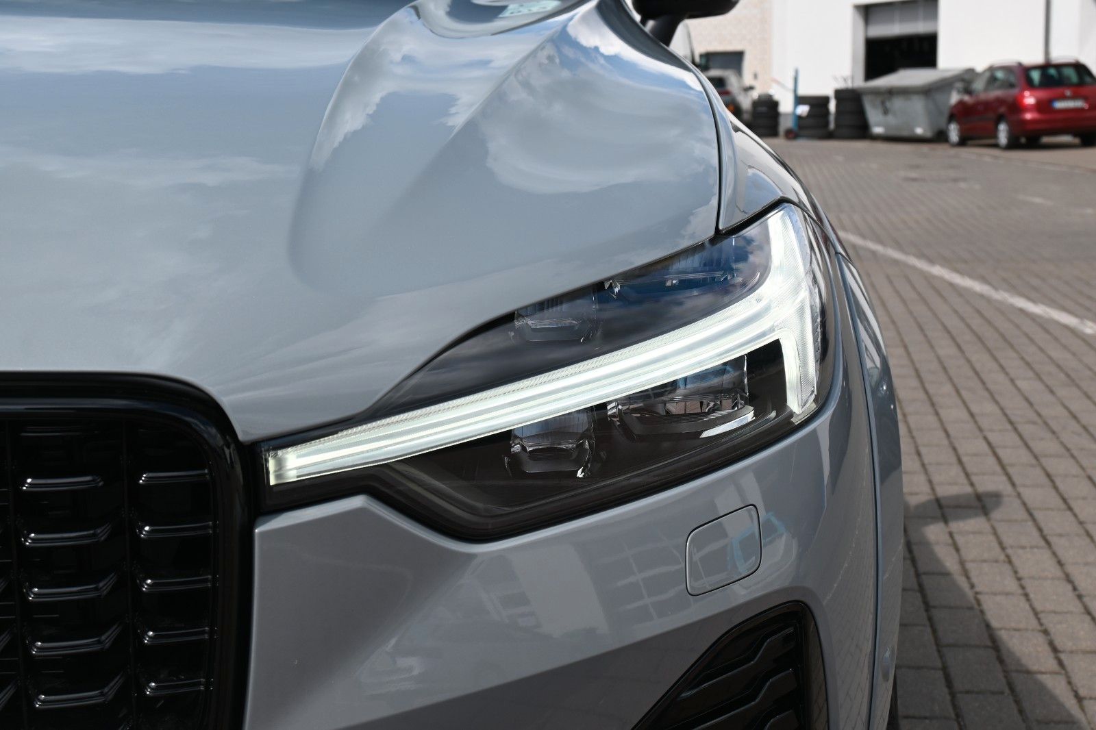 Fahrzeugabbildung Volvo XC60 B5B AWD Ultra Dark*360°*H/K*AHK*HUD*ACC