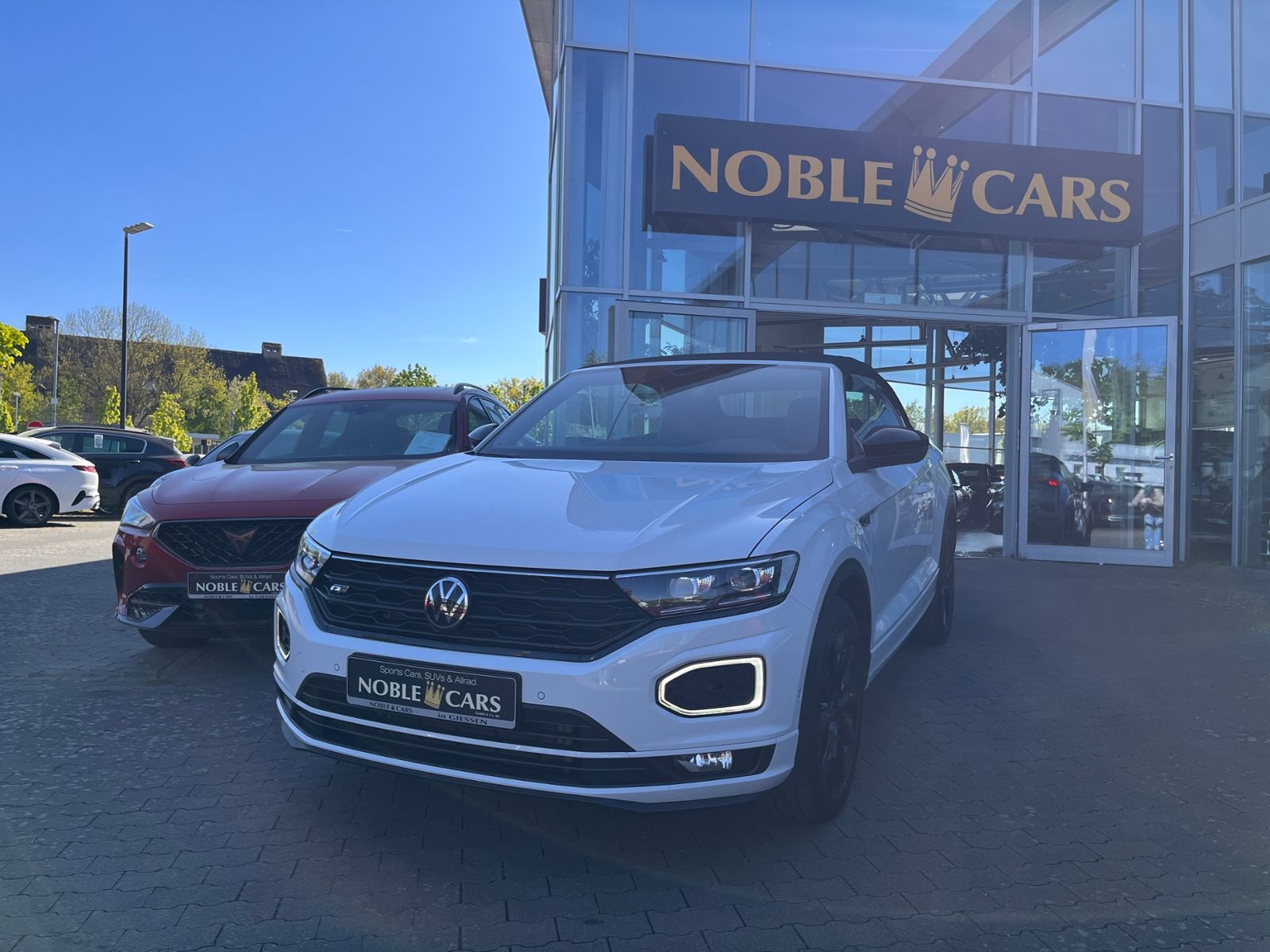 Fahrzeugabbildung Volkswagen T-Roc Cabriolet  R-Line Black ACC LED NAV RFK