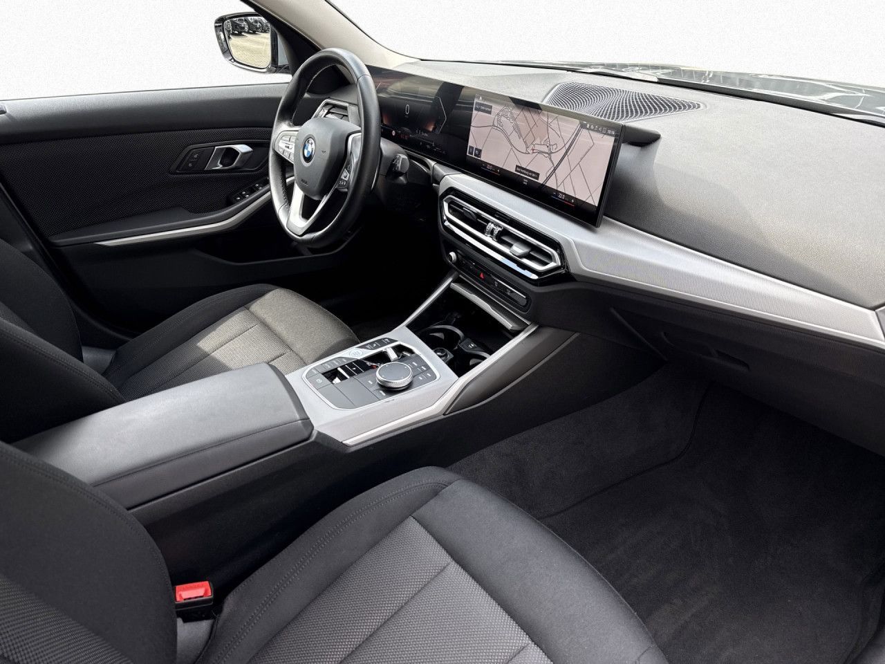 BMW 318i Touring Aut. LC+ LED Tempo SHZ DAB+ Navi foto 11