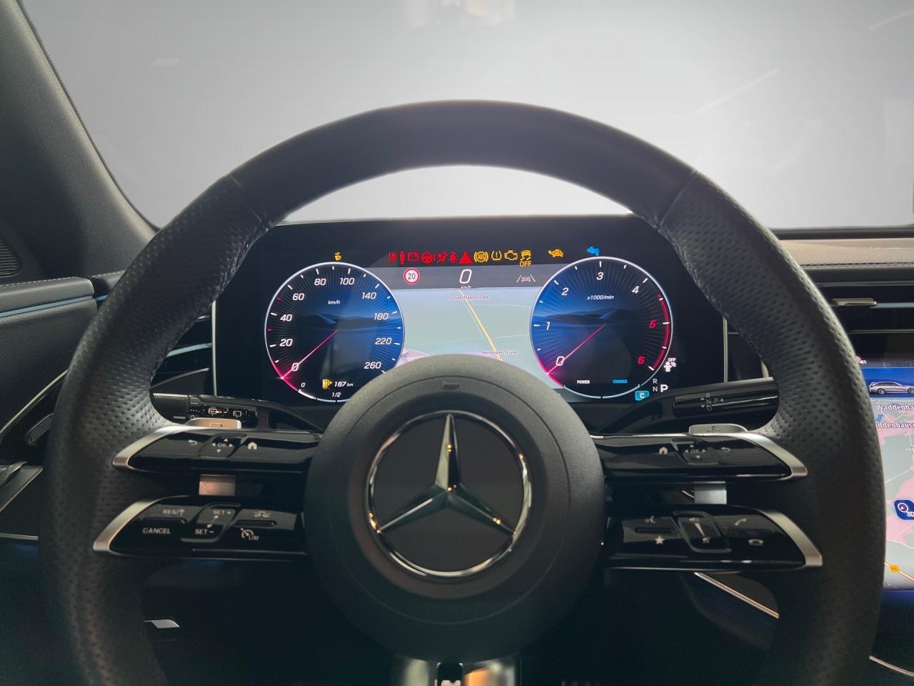 Mercedes-Benz E 220 d T AMG Night AHK Digital Light Memory 360