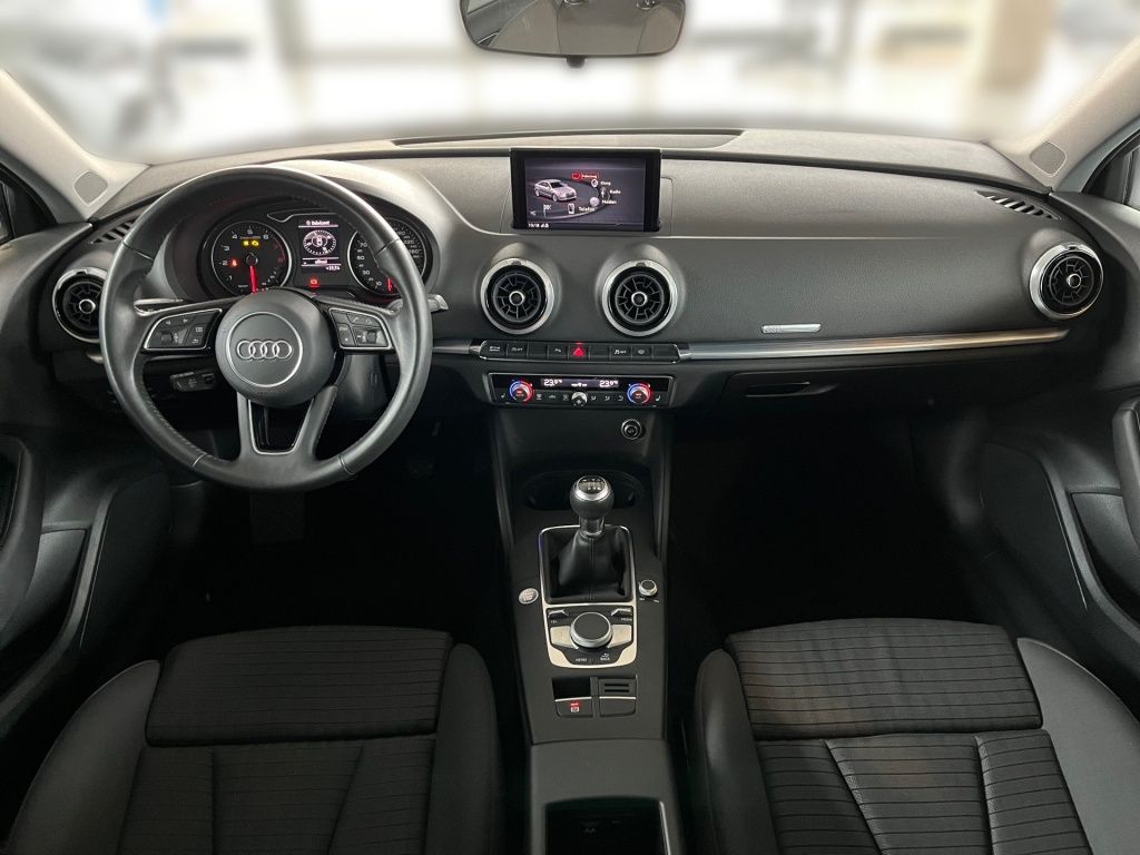 Fahrzeugabbildung Audi A3 35 TFSI Limo ACC Kamera Bi-Xenon PTS Navi