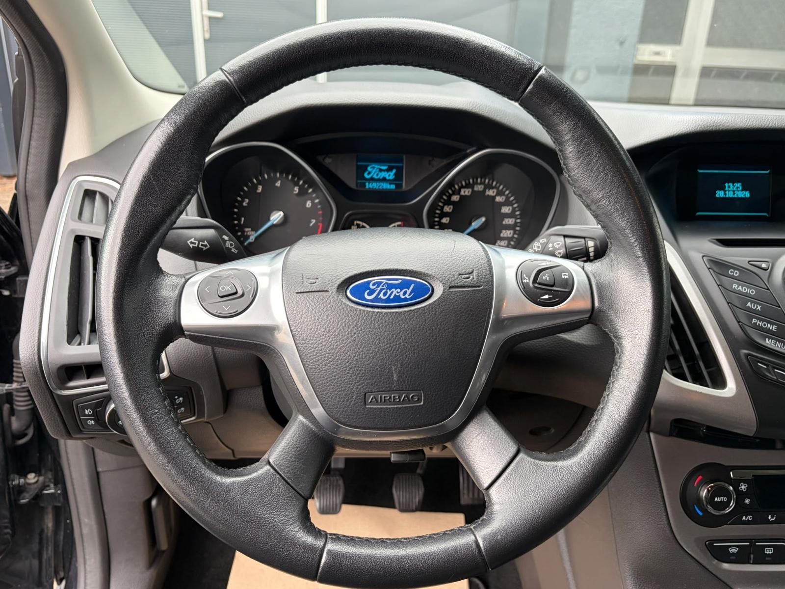 Ford Focus 2014 — photo 23
