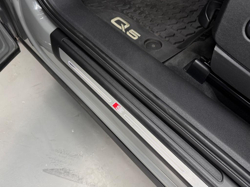 Audi Q5 2.0 TDI quattro S line Black, Foto 14 von 50