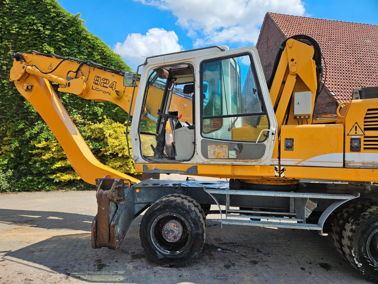 Liebherr A 924