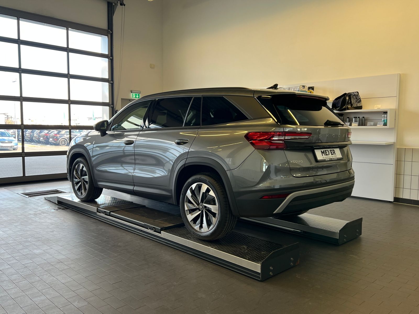 Fahrzeugabbildung SKODA Kodiaq Selection 2.0 TDI DSG *AHK,KESSY,19"-Felg