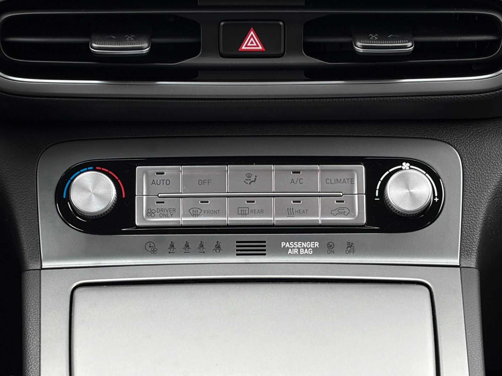 Fahrzeugabbildung Hyundai KONA E Select PDC CAM ACC SHZ LHZ CarPlay Navi