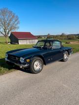 Triumph TR6 Top-Zustand, schöne Farbkombi - blaue Triumph TR6