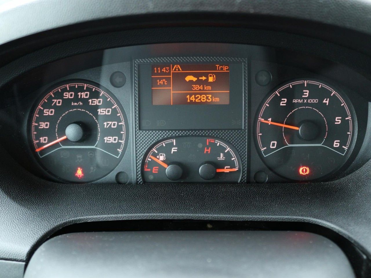 Fahrzeugabbildung Citroën Jumper Grossraumkasten 33 L2H2 BlueHDi 140