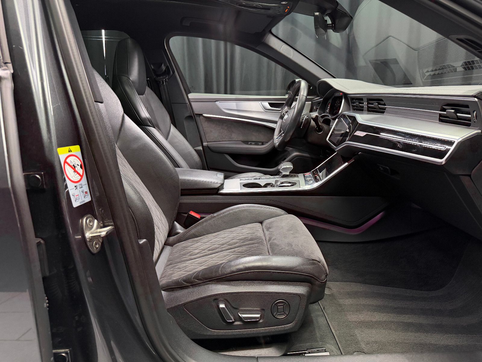 Fahrzeugabbildung Audi RS6 Avant 4.0 TFSI quattro |KERAMIK|B/O