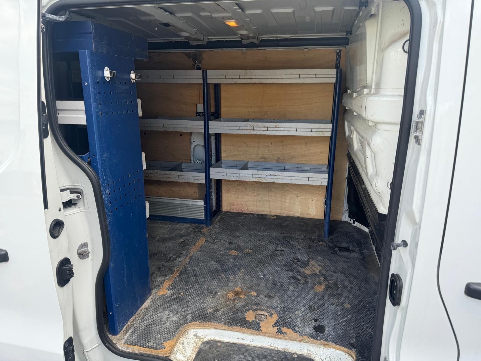 Fahrzeugabbildung Nissan NV300 Kastenwagen L1H1 2,7t PRO Klimaanlage