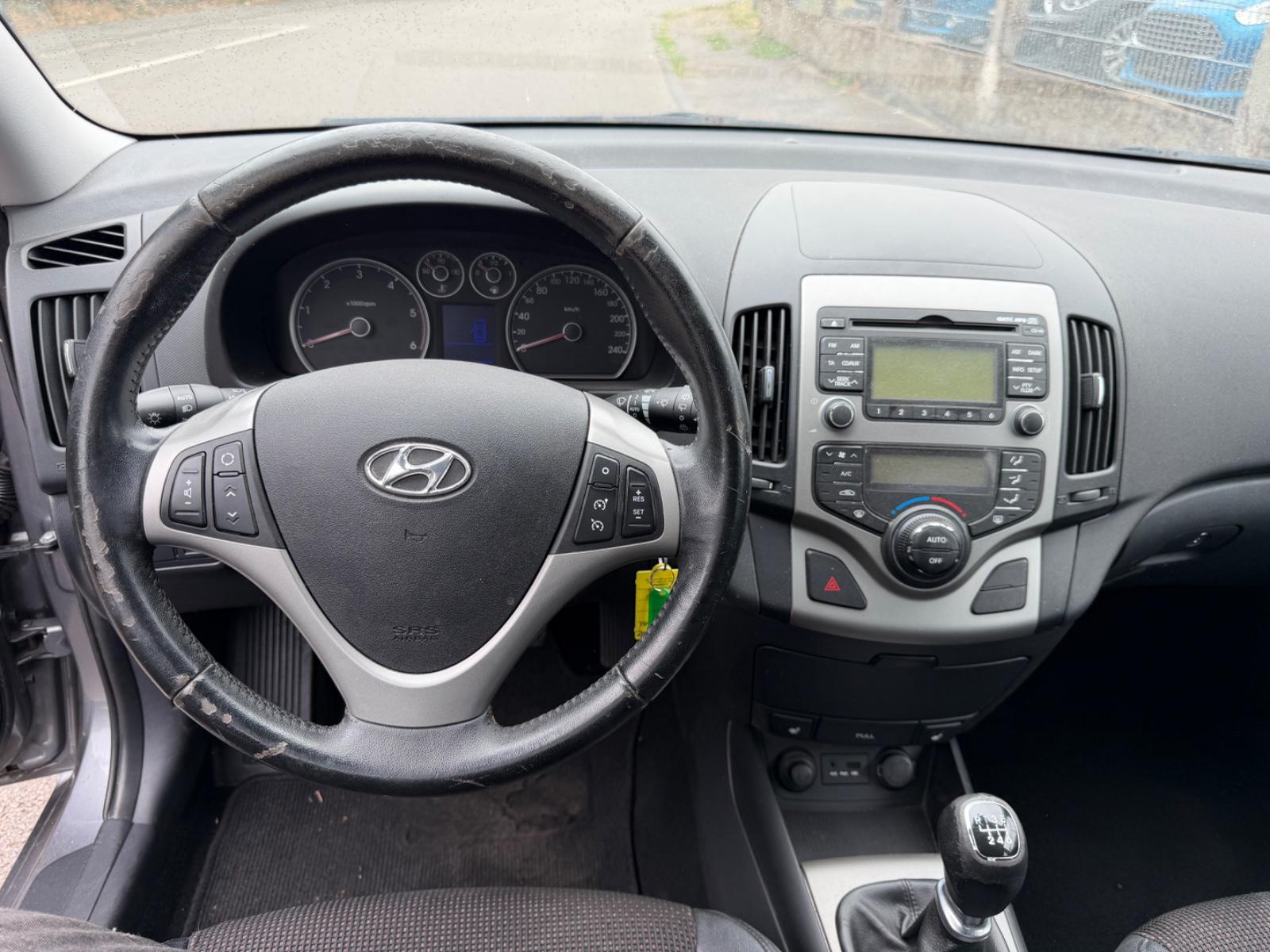 Hyundai i30 2011 — photo 12