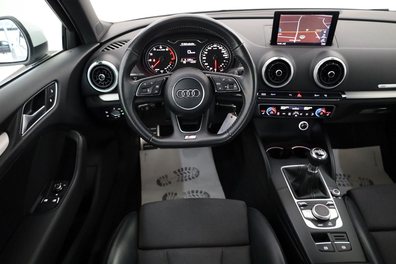 Fahrzeugabbildung Audi A3 S Line T.Leder,Navi,Xenon,ACC,SH,PDC,SR+WR
