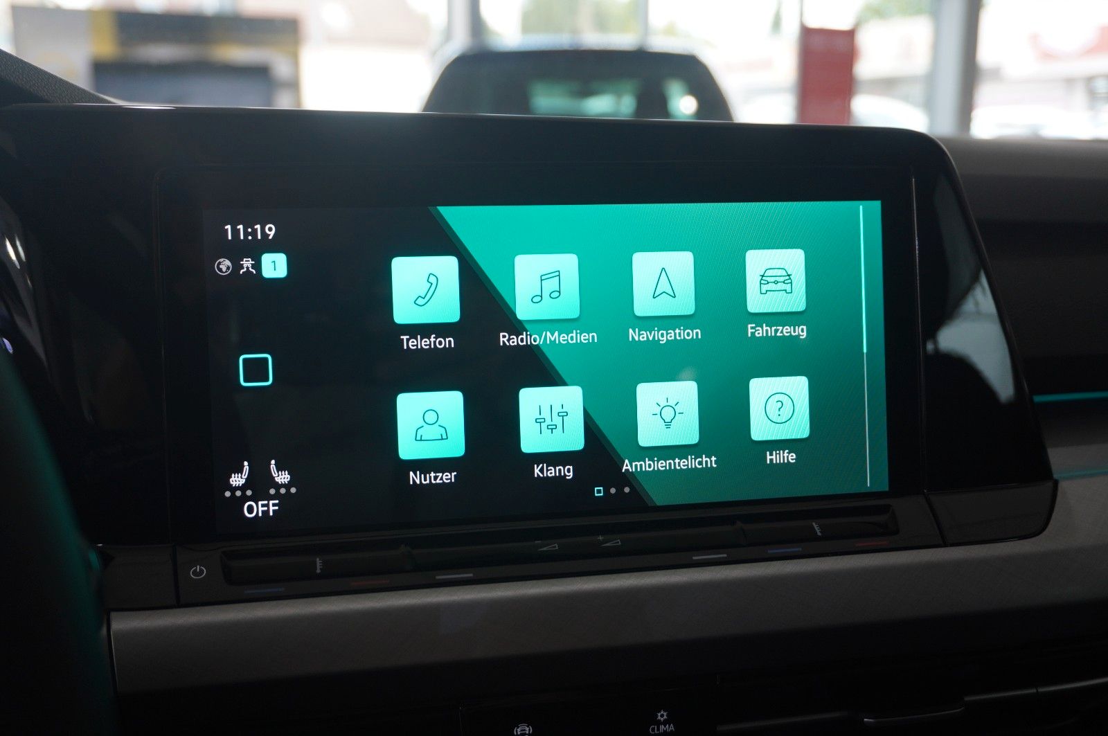 Fahrzeugabbildung Volkswagen Golf VIII Lim. 2.0 TDI LIFE DSG NAVI/LED/VIRTU.