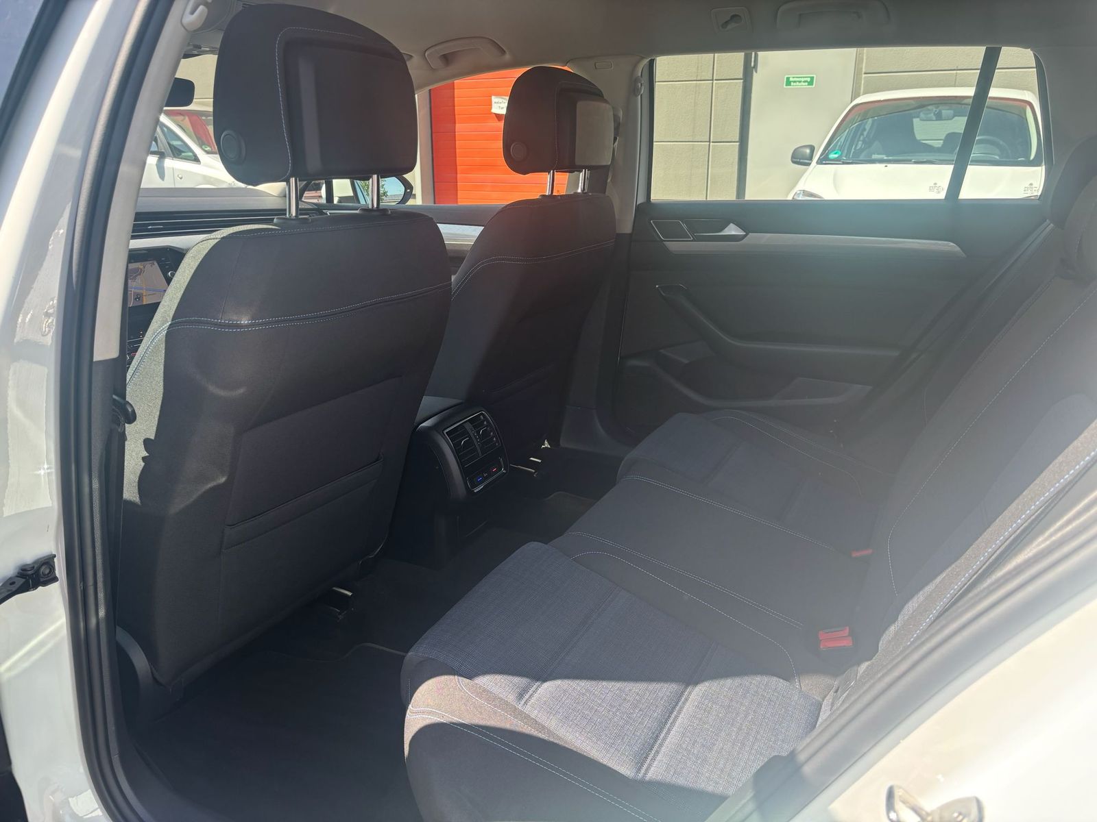 Fahrzeugabbildung Volkswagen Passat Var. 1.4 GTE-NAV-LED-KAMERA-ACC-APPS-SHZ-
