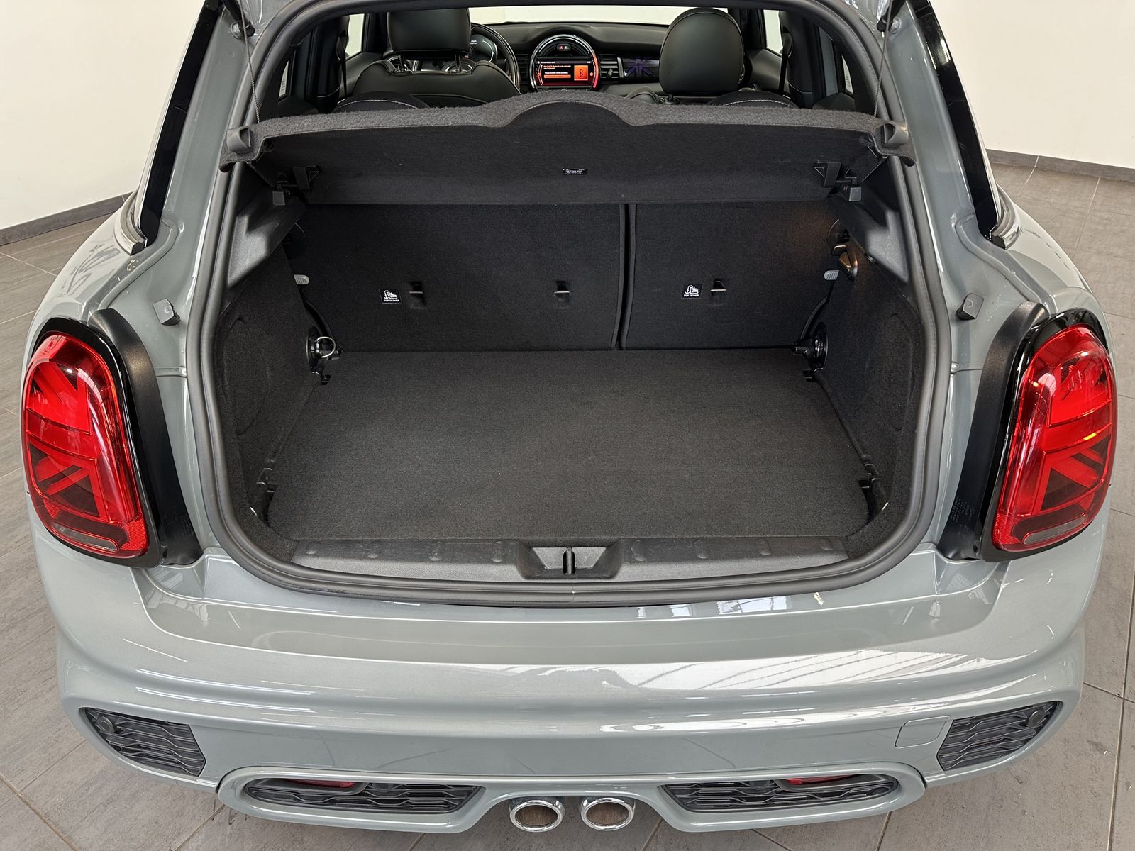 Fahrzeugabbildung MINI Cooper S Sport-Aut. JCW NAV+LED+PANO+ACC+H&K+1HD